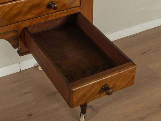 Image 1 of Scrivania in stile vittoriano degli anni '50