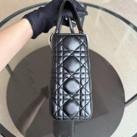 Image 1 of DIOR LADY SMALL FLAP - PELLE DI AGNELLO CANNAGE NERA CON DETTAGLI ARGENTO
