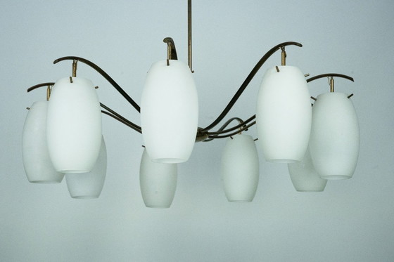 Image 1 of Rare lustre Arredoluce Monza à 9 lumières en laiton et verre opalin, Italie, années 1950