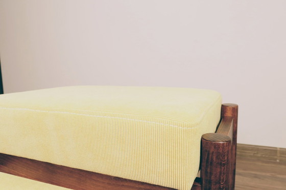 Image 1 of Pouf tabouret poggiapiedi retrò in velluto a coste giallo 