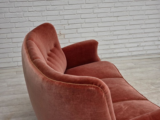 Image 1 of Deense driezitsbank uit de jaren 70, gebogen model, roze meubelvelours.