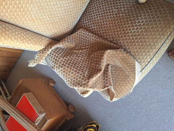 Image 1 of Fauteuil à oreilles en velours ocre doré des années 1960