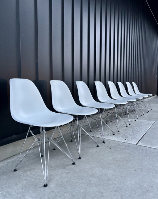 8 chaises Vitra Eames DSR