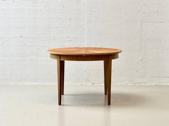 Image 1 of Tavolo rotondo allungabile in legno di ciliegio con impiallacciatura a stella, anni '50