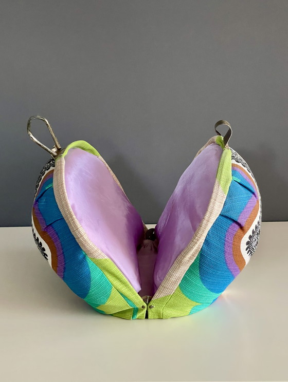 Image 1 of Copriteiera vintage con stampa floreale retrò e interno lilla