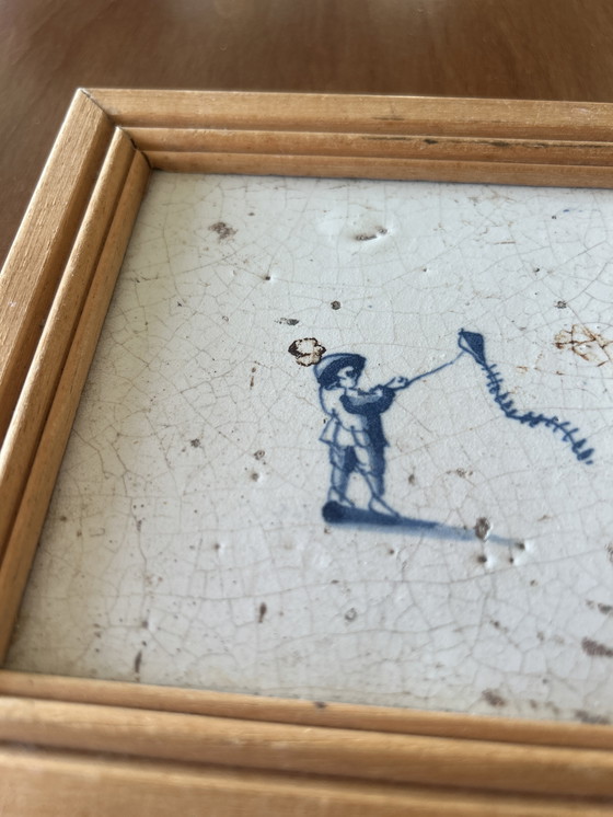 Image 1 of Set van 2 Antieke Delftse Tegels (18e Eeuw) - Vliegeren & Landschap