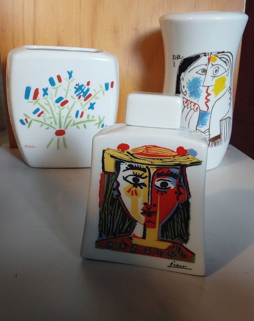 2 vases and a Picasso bottle (licensed)
