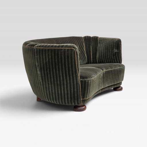 Dänisches 2-Sitzer-Gebogenes Sofa aus den 1960er Jahren, Bezug aus Velours, Eichenholz. – 2 zitsbanken, Velvet, Wood