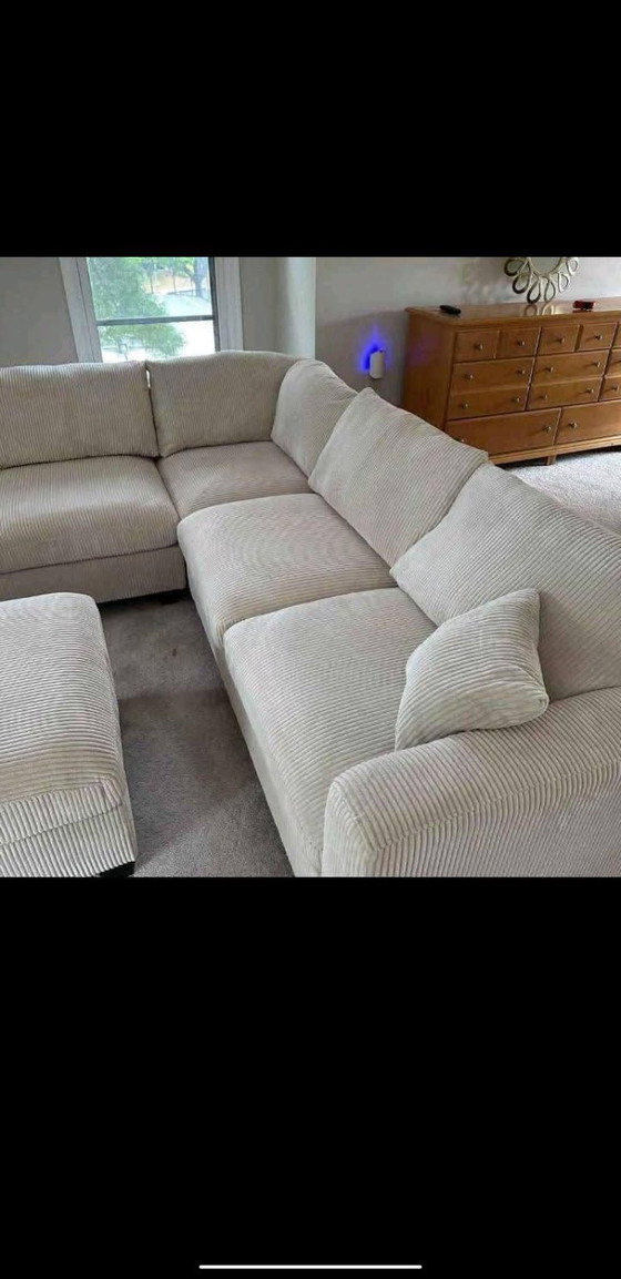 Image 1 of Divano elegante e confortevole: perfetto per il tuo soggiorno!