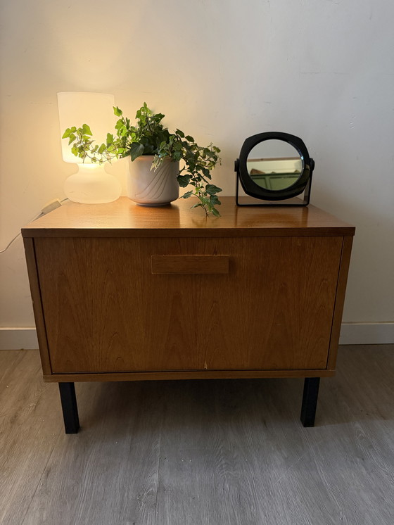 Image 1 of Mobiletto a ribalta su gambe di metà secolo