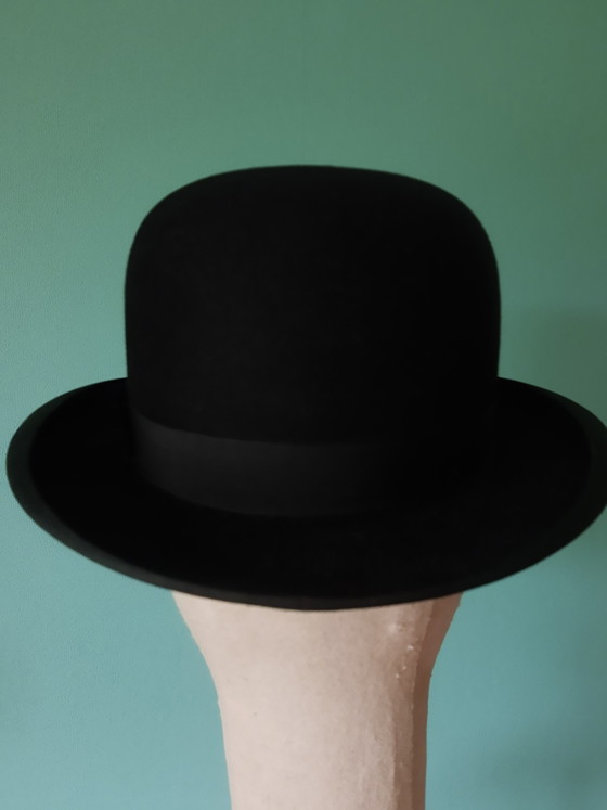 Image 1 of Chapeau melon ancien en feutre noir de Ferguson Bros Piccadilly, Londres, fait main entre le milieu et la fin du XIXe siècle.