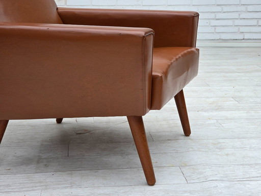 1970, fauteuil danois à dossier haut de Vejen Polstermøbelfabrik, état d'origine.