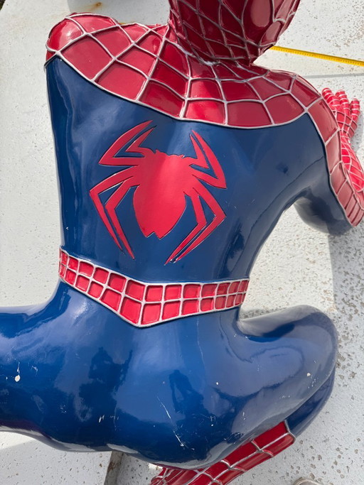 Statua di Spider-Man a grandezza naturale – un vero gioiello che non passa inosservato (210 x 140 cm)