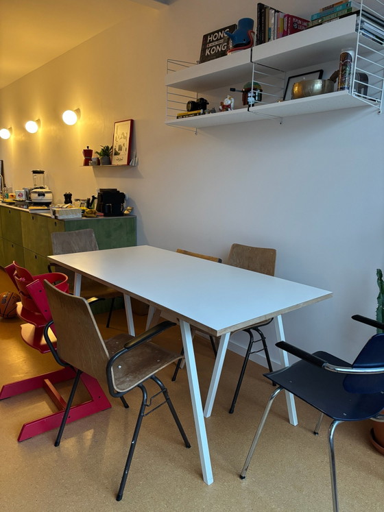 Hay Loop Tisch weiß – Esstische, Metall, Holz (photo 3 of 5)