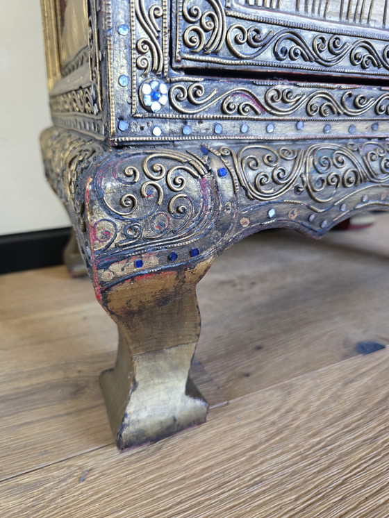 Image 1 of Exklusiver thailändischer Holzschnitzschrank mit Glasmosaik