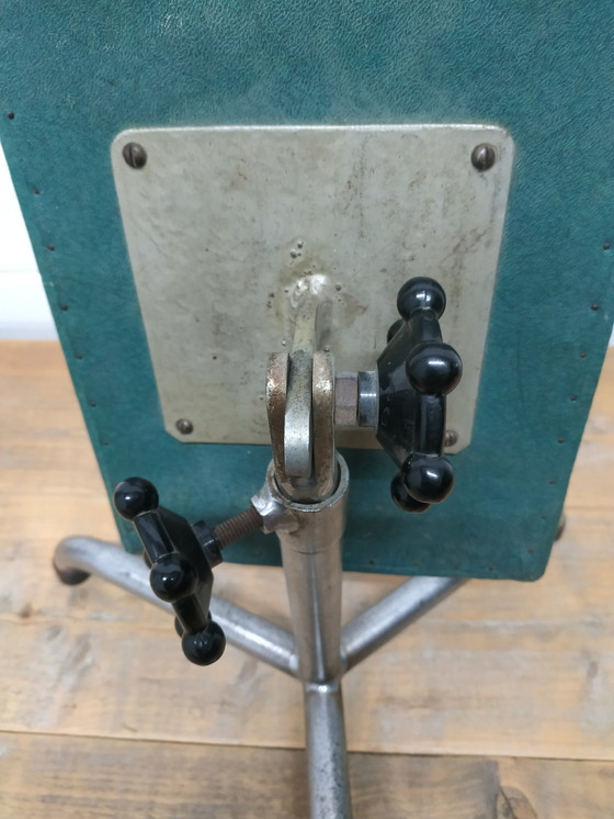 Image 1 of Support industriel vintage pour jambes de pédicure (peut également être utilisé pour la manucure)