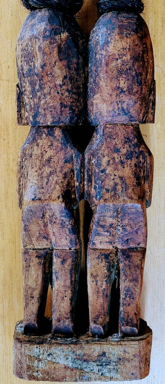 Image 1 of Statua in legno d'epoca raffigurante una coppia BATAK in Indonesia.