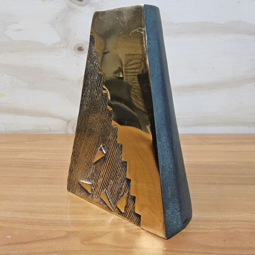 Vaso unico, vintage, brutalista, in ottone/bronzo, nello stile di David Marshall.