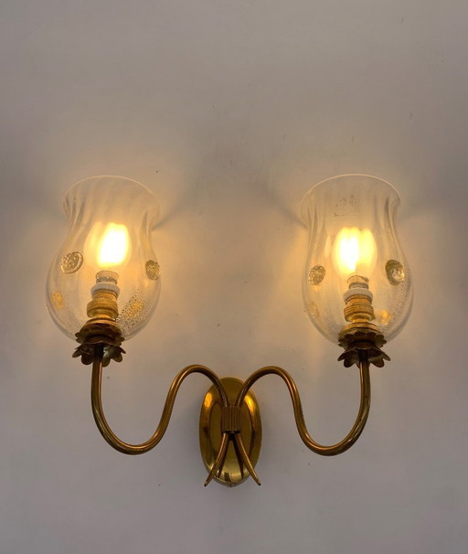 Par de lámparas de pared atribuidas a Seguso de los años 60, Murano con dorado.