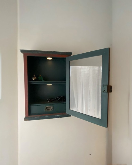 Image 1 of Wandschrank mit Glasfront im Stil eines Kuriositätenkabinetts