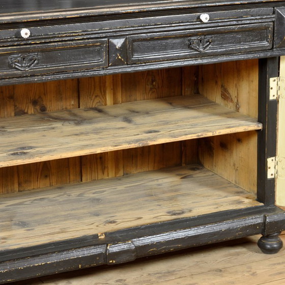 Image 1 of Groot zwart grenen dressoir, jaren 1900