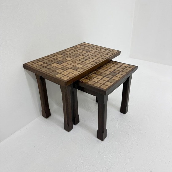 Image 1 of Set aus 2 brutalistischen Beistelltischen aus massivem Eichenholz mit Fliesenplatte, 1970er Jahre