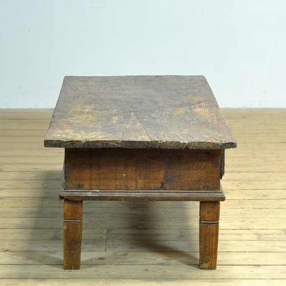 Image 1 of Oak coffee table, circa 1820