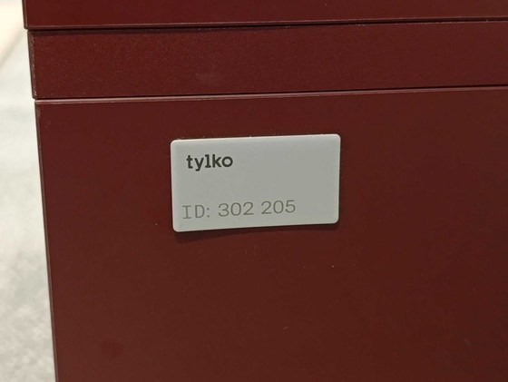 Image 1 of Bibliothèque Tylko rouge bordeaux avec portes.