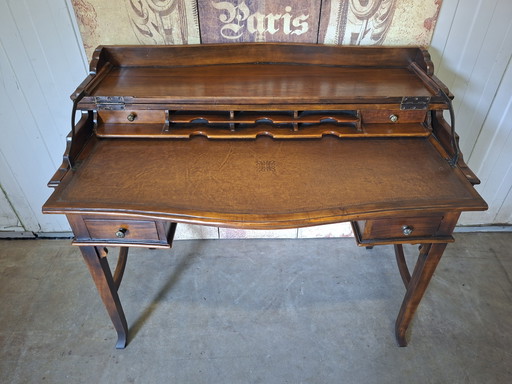 Klassieke Engelse openklapbare schrijftafel, secretaire, desk met lederen inleg afm. 106x57cm en 84cm hoog.