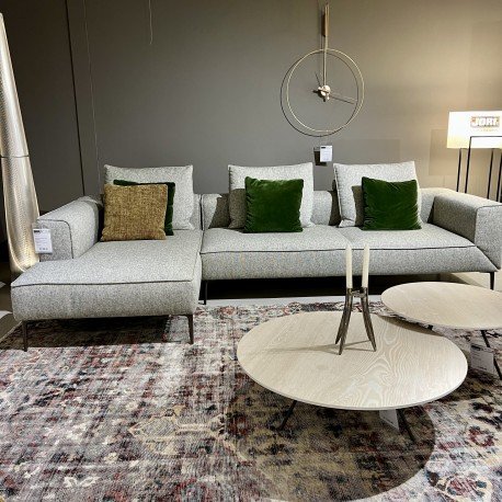 Jori Lonqueville Landscape seating area