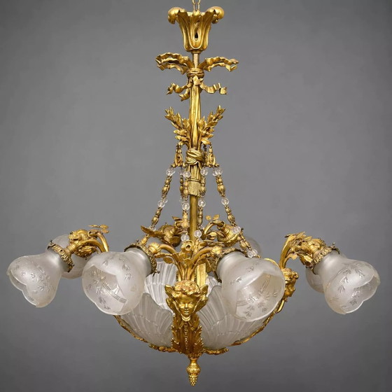 Gouden bronzen kroonluchter in Lodewijk XVI-stijl. 12 lichtpunten. (photo 8 of 8)