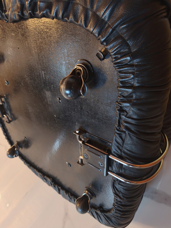 Pouf ottoman Cassina Soriana en cuir noir, années 70 – Sofas, Leather (photo 7 of 11)