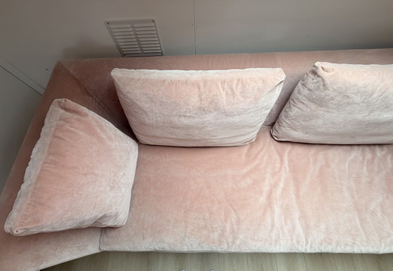 Image 1 of Canapé Charles de B&B Italia | Velours rose poudré d'origine | Magnifique canapé design italien.