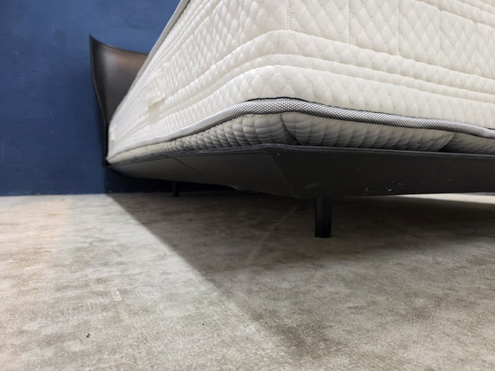 Image 1 of Cama B&B Italia Alys de diseño, 210x180 cm, piel premium.