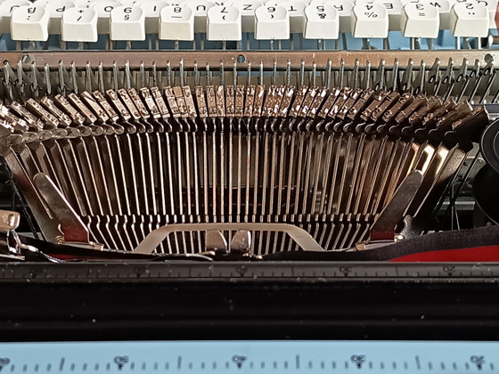 Image 1 of Restored Underwood 16 (1977) typewriter – a rare example