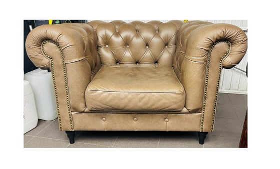 Magnifique Fauteuil Chesterfield XL Cuir Véritable – 125 Cm – Leather, Wood (photo 4 of 10)