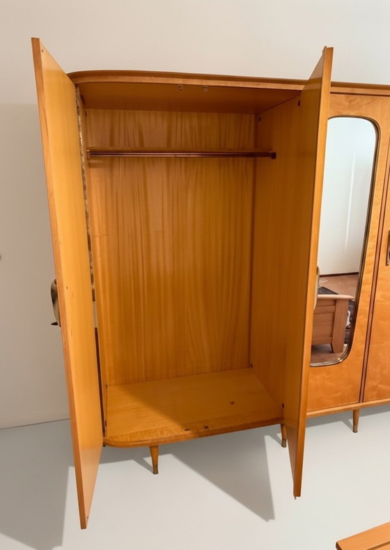 Image 1 of Armario antiguo de 5 puertas