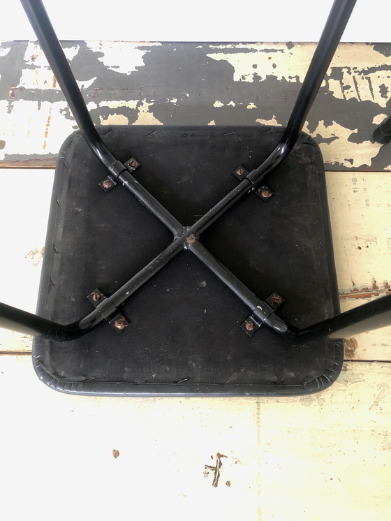 Image 1 of 2 sgabelli vintage in metallo nero con seduta in similpelle