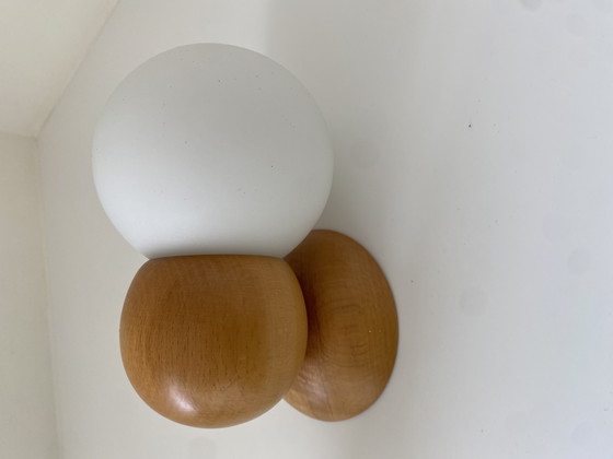 Image 1 of Vintage Scandinavische bollamp – hout & opaline glas – Mid Century stijl