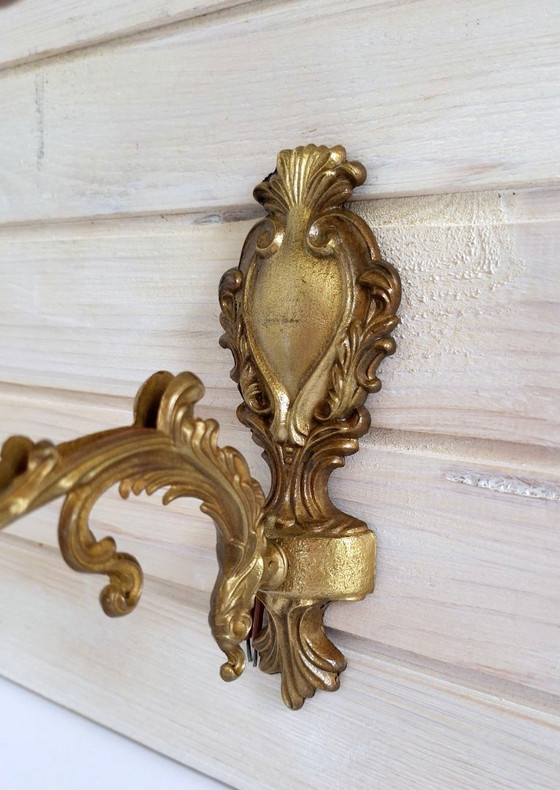 Image 1 of Vintage messing wandlamp met keramische toevoeging en amberkleurige kap / Joegoslavië, jaren 70