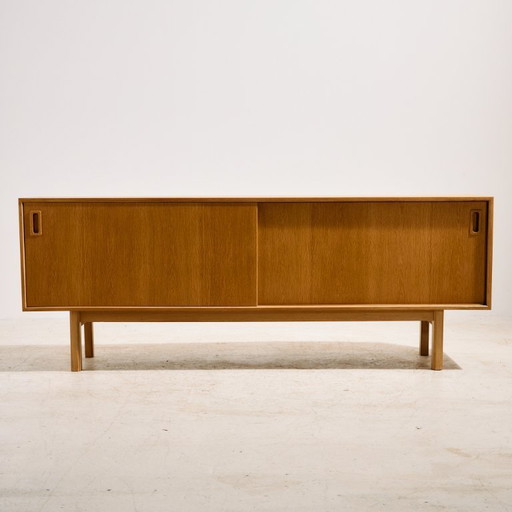 MK11146 Buffet en chêne Modèle 21 restauré par Gunni Omann pour Omann Jun Møbelfabrik