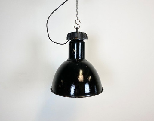Suspension Bauhaus en émail noir industriel, années 1930