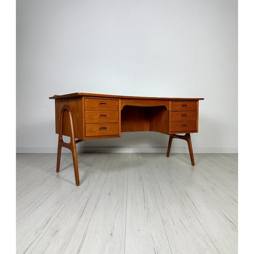 Bureau vintage en teck incurvé par Svend Aage Madsen années 60