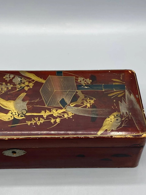 Boîte à éventail japonaise en bois laqué, décorée d'oiseaux et de branches fleuries – decoratieve objecten (photo 2 of 8)