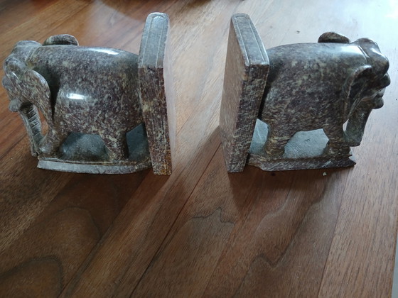 Image 1 of Set handgefertigter Buchstützen aus Stein