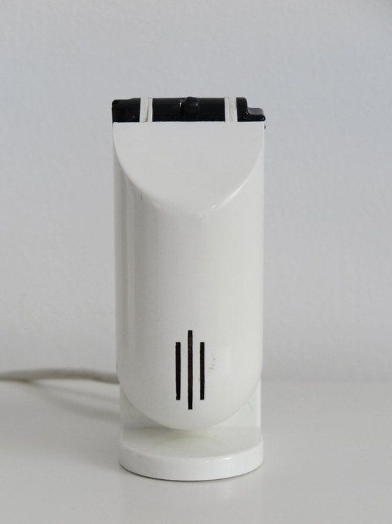 Zwart-witte plastic Tafellampen, Italië, jaren '60, set van 2 – Kunststof (photo 25 of 26)