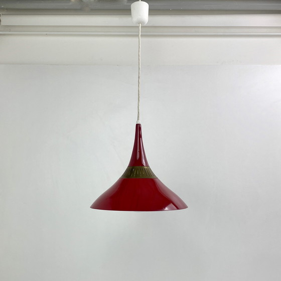 Image 1 of Lampada a sospensione scandinava in metallo rosso e ottone, 1960