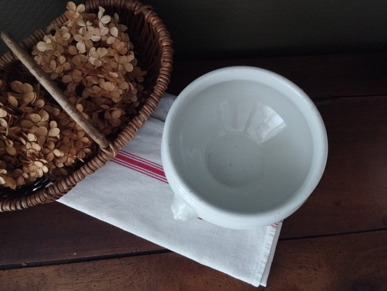 Image 1 of Pequeña sopera de porcelana gruesa con asas en forma de cabeza de león