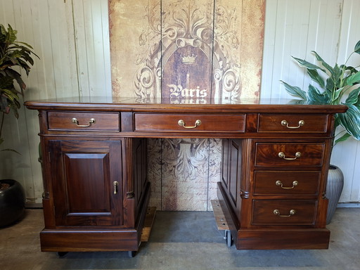 Klassiek engels mahoniehouten schrijftafel, Bureau, desk lichte transportschade maar niet storend afm, 160x75cm en 80cm hoog
