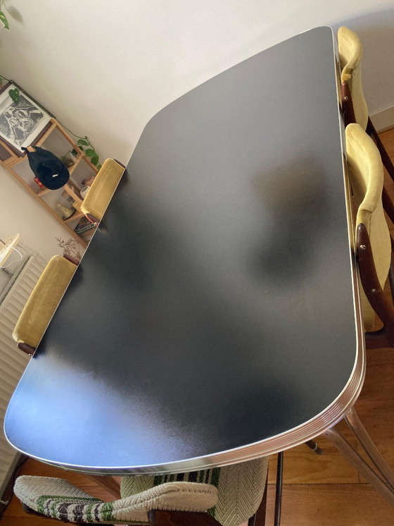 Image 1 of Table Bel Air avec plateau noir uni